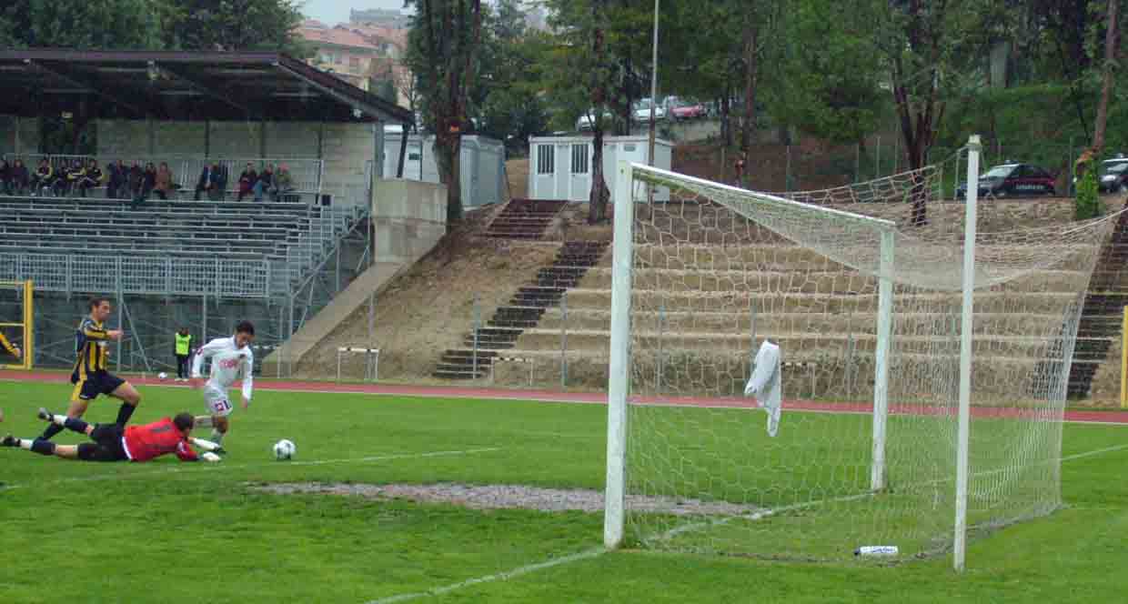 il_guizzo_di_Garcia_che_supera_il_portiere