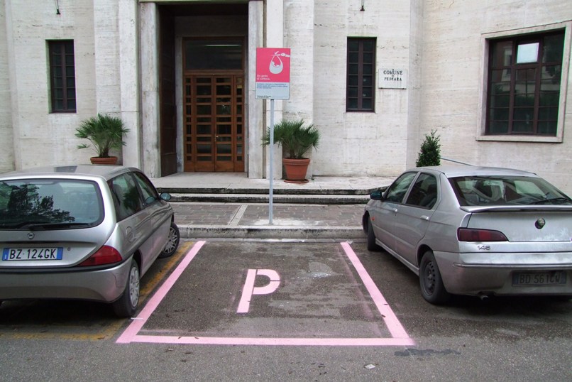 parcheggio-rosa