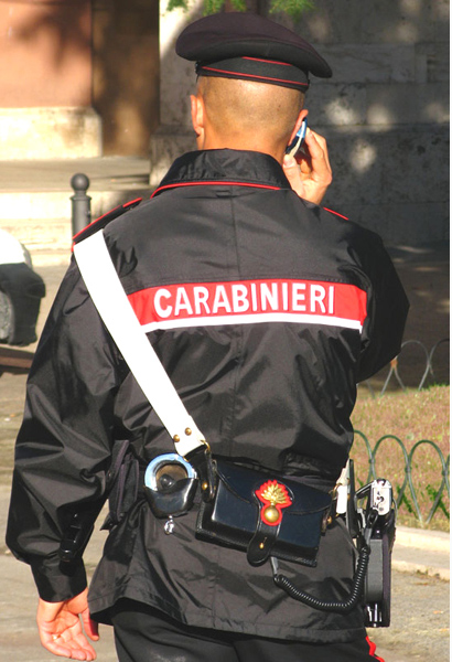 Carabiniere-di-spalle