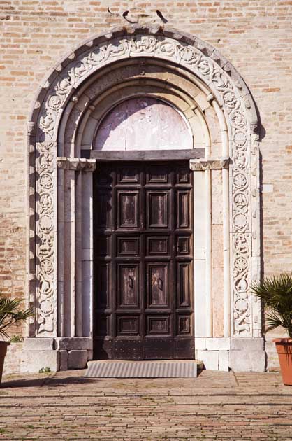 chiesa_di_castelnuovo_portale___oggi_