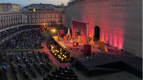 Il presidente Acquaroli alla presentazione del programma 2022 del Macerata  Opera Festival: “Sferisterio eccellenza marchigiana. Puntare sui mercati di  prossimità”. Latini: “Investire sulla cultura”