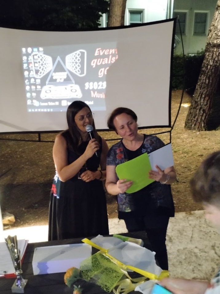 premiazione gara karaoke