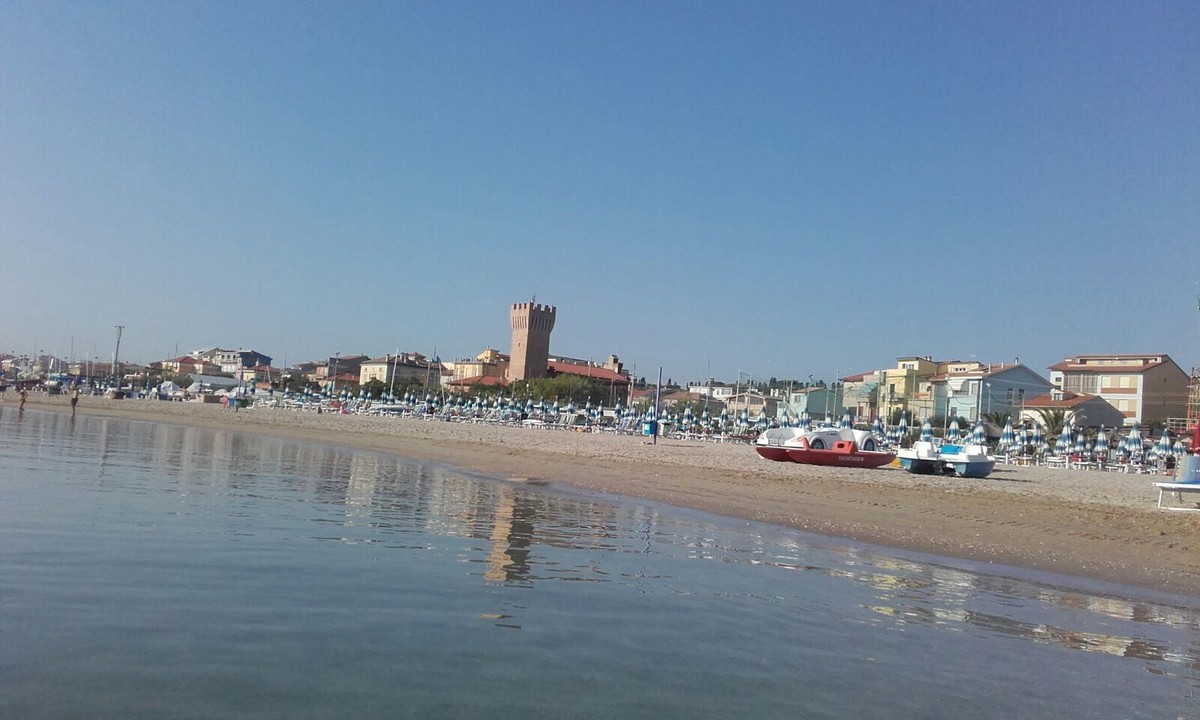 spiaggia mare porto potenza 21