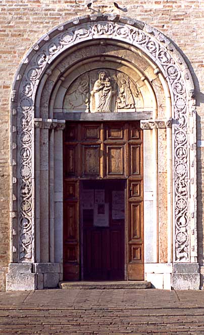 chiesa_di_castelnuovo_portale___ieri_.jpg