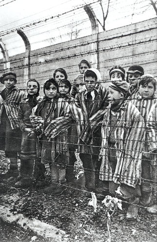 libe_auschwitz_enfants.jpg