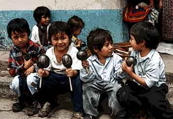 ninos-con-maracas.jpg